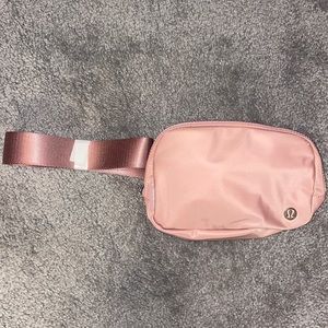 Lululemon Everywhere Belt Bag